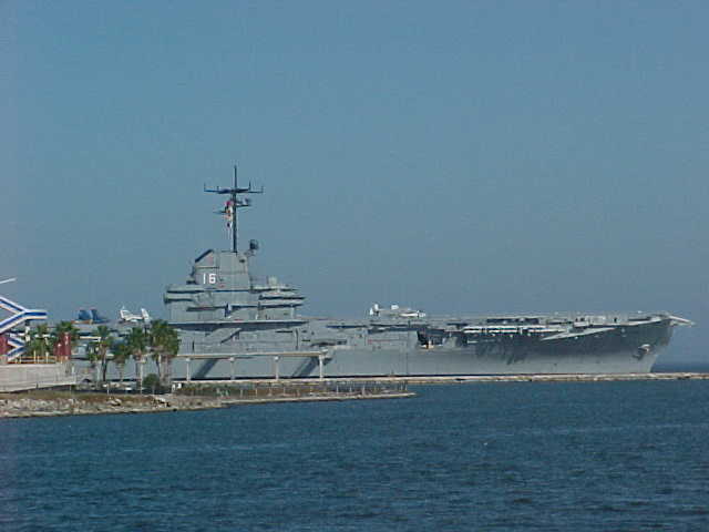 Aircraft carrier / harbor
